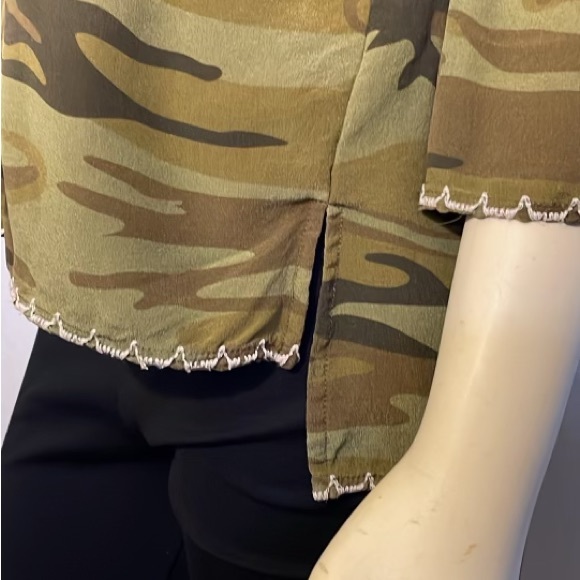 Johnny Was ,workshop,camouflage , embroidered blouse, size Small - Picture 9 of 11